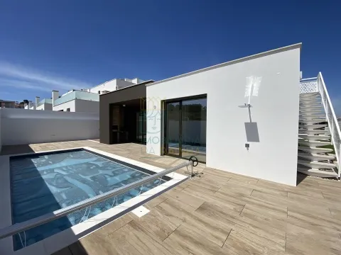 3-Bedroom Villa with Pool in Salir do Porto
