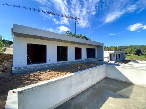 Modern Villa with Pool and Garage – Peaceful Living Near the Beach