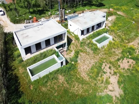 Modern Villa with Pool – Peaceful Living Near the Beach