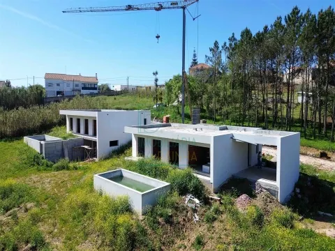 Modern Villa with Pool – Peaceful Living Near the Beach