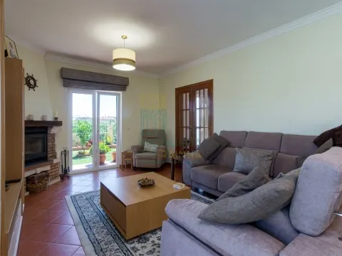 4-Bedroom Villa with Pool in Reguengo da Parada