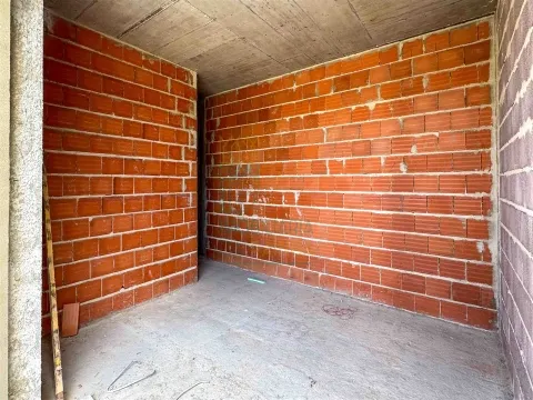 Maison de Plain-Pied avec 3 Chambres, Piscine et Garage dans un Lotissement Privé