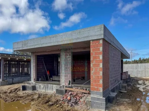 Maison de Plain-Pied avec 3 Chambres, Piscine et Garage dans un Lotissement Privé