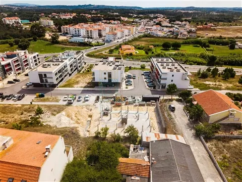Apartamento T3 com Garagem e Elevador – Centro de Caldas da Rainha