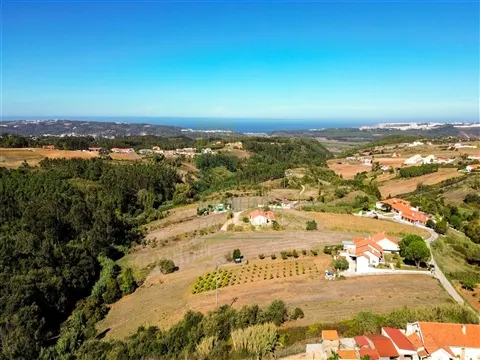 Terreno com Viabilidade para Construção de 2 Moradias