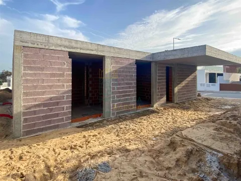 3-Bedroom Villa with Swimming Pool in Salir do Porto