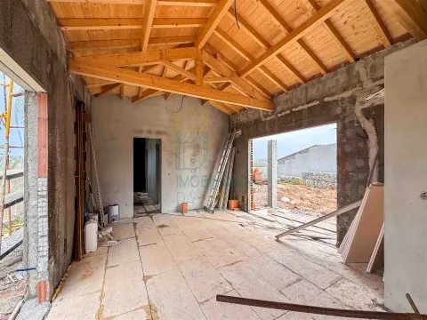 Moradia Térrea T3 com Piscina e Garagem | Lote 1.200 m² | Próxima de Caldas da Rainha