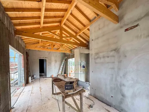 Moradia Térrea T3 com Piscina e Garagem | Lote 1.200 m² | Próxima de Caldas da Rainha