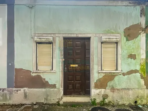 Conjunto de 3 Moradias para Recuperar em Caldas da Rainha