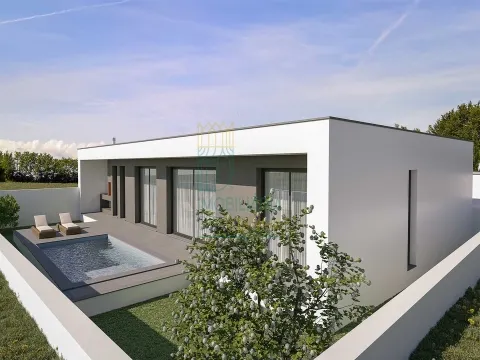 Moradia T4 com Piscina e Garagem – Entre as Caldas e a Foz do Arelho