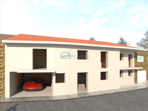 Moradia T3 com 2 pisos de arquitetura tradicional.