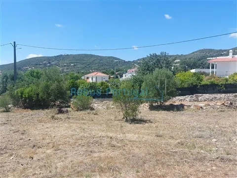 Terreno para Construção de 3 Moradias