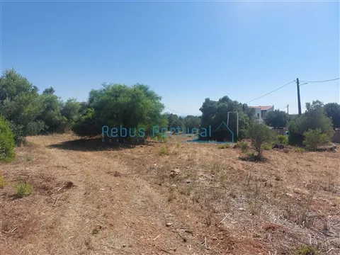 Terreno para Construção de 3 Moradias