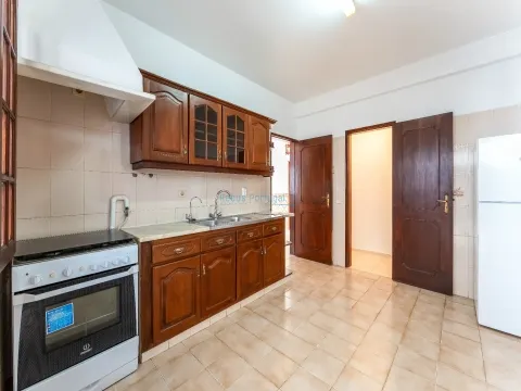  Doppelhaus mit 3 Schlafzimmern, 2 Badezimmern und Garage