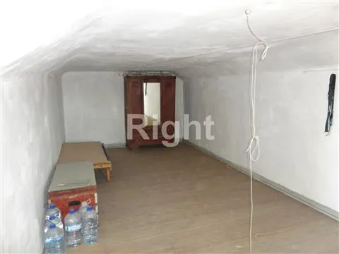 Prédio devoluto para recuperar, próximo da Sé de Lisboa