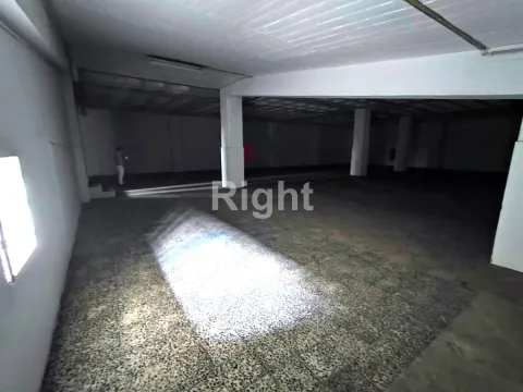 Edifício de armazéns no Prior Velho