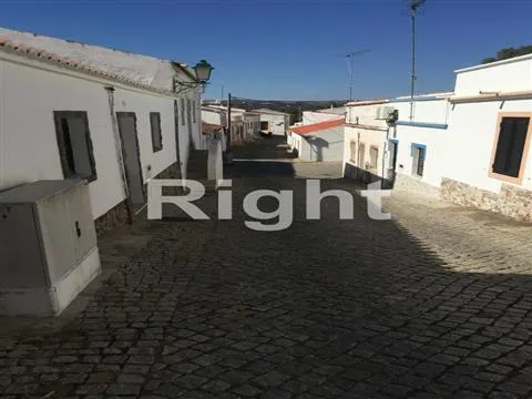 2-bedr. house for renovation in the centre of Alcoutim