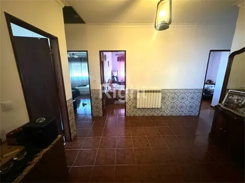 Prédio na Charneca da Caparica, Almada