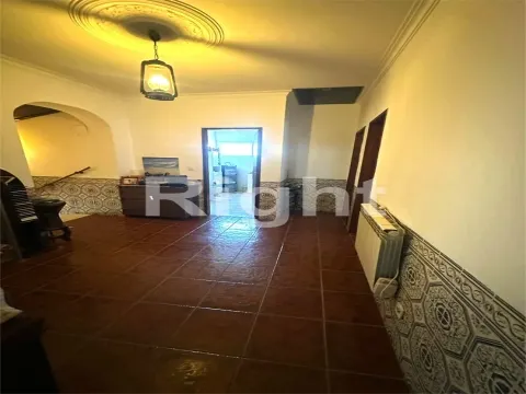 Prédio na Charneca da Caparica, Almada