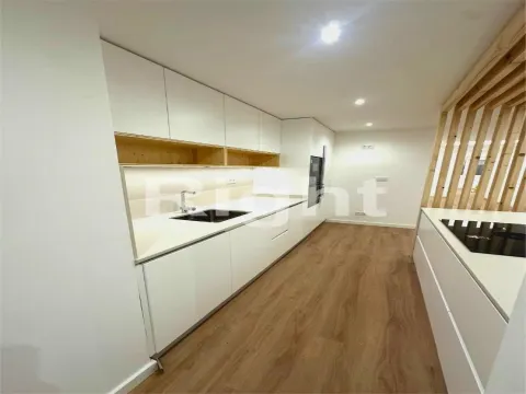 Apartamento T2 totalmente reabilitado em São Domingos de Benfica