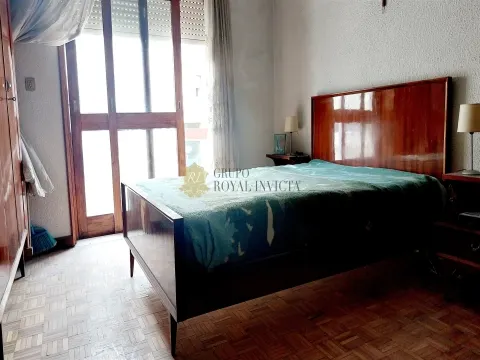 Prédio em Propriedade Total com Utilizações Independentes – Valbom - Oportunidade de investimento