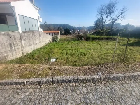 Terreno 520m² para Construção de Moradia Geminada | Olival