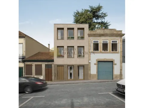 Prédio com PIP aprovado em São Roque da Lameira - Porto