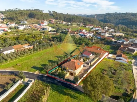 Magnífica Moradia T8 para Venda em Milagres, Leiria