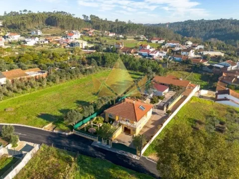 Magnífica Moradia T8 para Venda em Milagres, Leiria