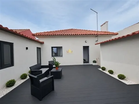 Moradia T3 Remodelada para Venda em Óbidos