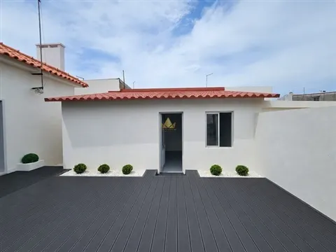 Moradia T3 Remodelada para Venda em Óbidos