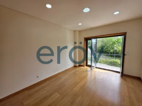 Moradia Restaurada com Jardim em Santa Marta de Portuzelo – Viana do Castelo