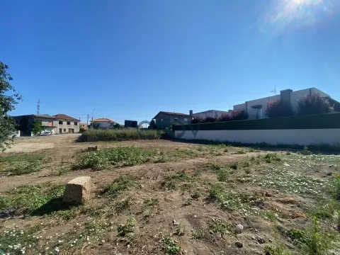 Lote de Terreno em Riba de Ave – V. N. Famalicão