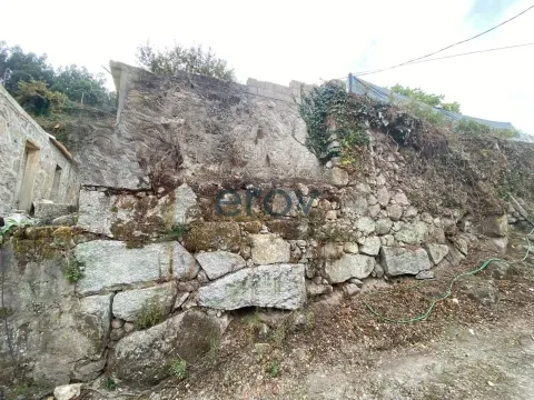 Moradia para Reabilitação com Terreno e Vista Panorâmica