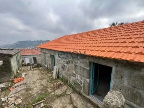 Moradia para Reabilitação com Terreno e Vista Panorâmica