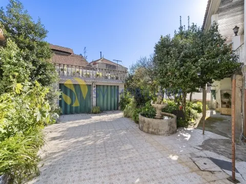 Moradia T6 no centro de Ermesinde com anexo e pátio