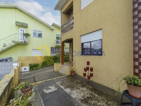 Andar moradia T3 independente com jardim em Nogueira da Maia