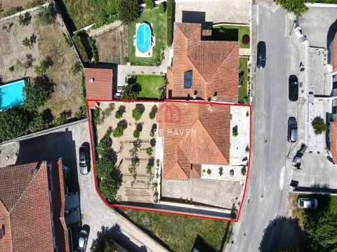 Moradia Geminada T4+1