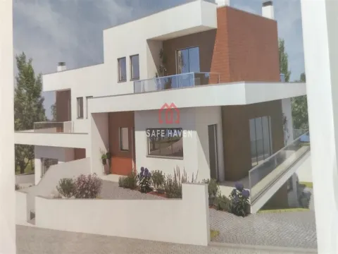 Twee onder één kap 4 kamerwoning