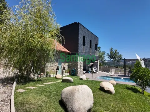 Quintinha T4 c/ Piscina e Pomar!