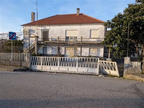 Moradia para Restaurar T4 Venda