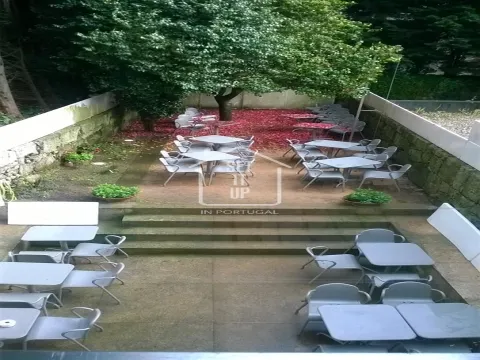 Moradia-Restaurante no Campo Alegre