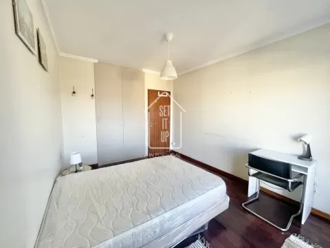 QUARTO INDIVIDUAL GRANDE COM VISTA CIDADE