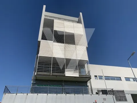 Office for Sale in Ermesinde.