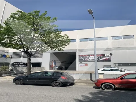 Warehouse for Sale in Ermesinde.