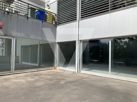 Tienda en venta en Ermesinde.