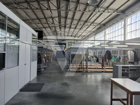 Armazém  Industrial à Venda em  Milherós - Maia.