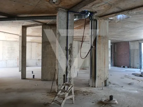 Loja à vendre à Gondomar.