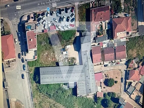Warehouse / Land for Sale in Ermesinde.