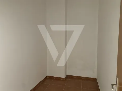 Magasin/Bureau à louer près du métro - Matosinhos Sul.